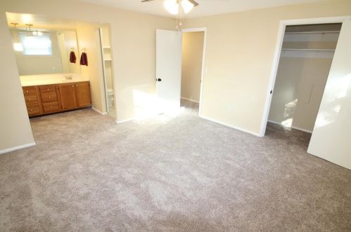 11827 Fairsprings Ct, Cincinnati OH 45246-2101 exterior