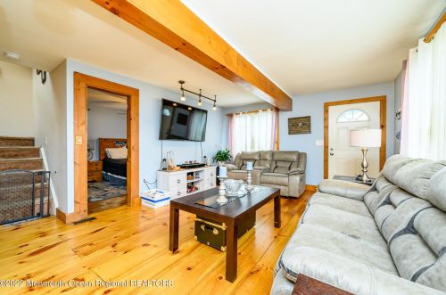 177 Ocean Ave, Middletown NJ 07748-5664 exterior