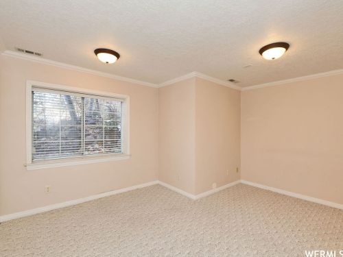 25 Snowstar Ln, Sandy UT 84092-4800 exterior