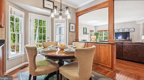 3021 Ashburton Manor Dr, Herndon, VA 20171-2270