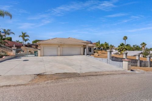 14124 Meadowlands Dr, Riverside, CA 92503-9739
