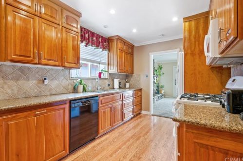 2440 Glenoaks Ave, Anaheim CA 92801-3225 exterior