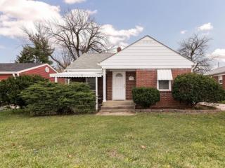 37 Post Rd, Indianapolis, IN 46219-5536