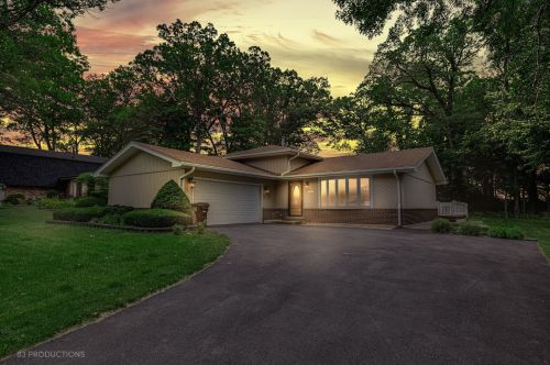 140 Kimber Dr, Mokena, IL 60451-1132