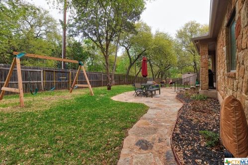 2404 Spring Creek Ct, Morgans Point, TX 76513-1391