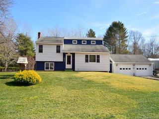31 Fox Ridge Ln, Tolland CT  06084-4032 exterior