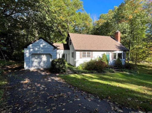 26 Oak Dr, Hebron, CT 06248-1038