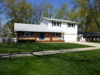 130 Wilke Rd, Palatine, IL 60074-5710