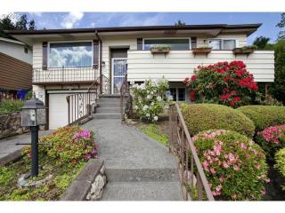 7143 Harrison Ct, Portland, OR 97215-4035
