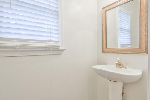 4800 Highland Lk Dr, Atlanta GA  30349-3913 exterior