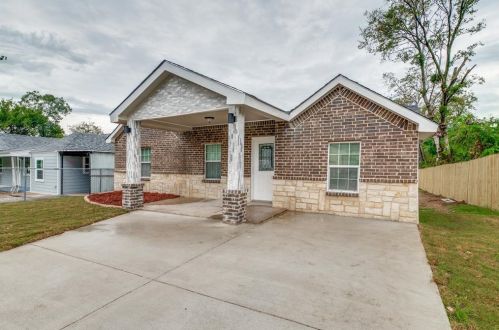 2504 Donalee St, Fort Worth TX  76105-4101 exterior