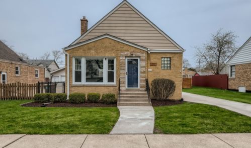 7022 Keeney St, Niles IL  60714-3038 exterior