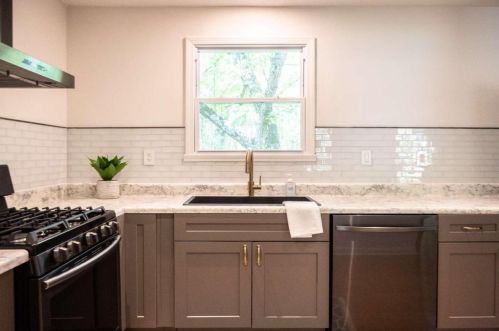 15 Carriage Cir, Stockbridge GA 30281-1335 exterior