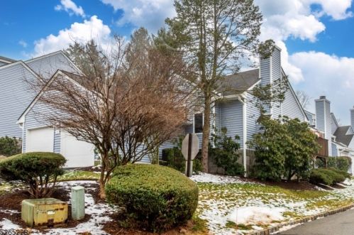 11 Davey Dr, Town Center, NJ 07052-2130
