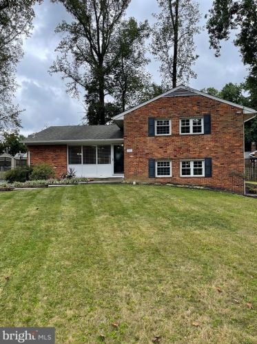7603 Cosgrove Pl, Springfield, VA 22151-2605