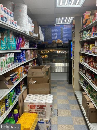 1801 Albanus St, Philadelphia, PA 19141-1004