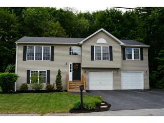 9 Gousy St, Lincoln, RI 02838-1203