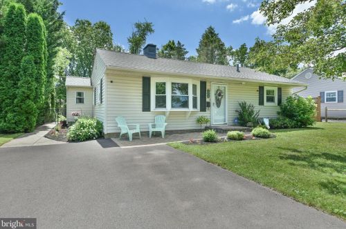 971 Willopenn Dr, Southampton, PA 18966-3422