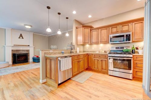 1 Crystal Ridge Dr, Ellington CT  06029-3050 exterior