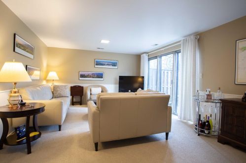 19 Creekwood Sq, Cincinnati OH 45246-3838 exterior