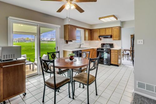 1037 Olde Virginia Ct, Palatine, IL 60074-8774