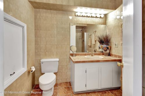 9 Fox Hill Rd, Middletown NJ exterior