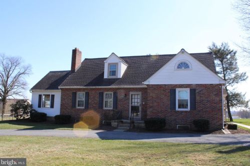 142 Meadow Valley Rd, Ephrata PA  17522-1825 exterior