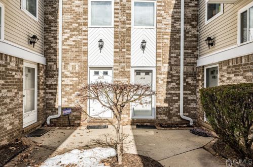 402 Madaline Dr, Avenel, NJ 07001-1359
