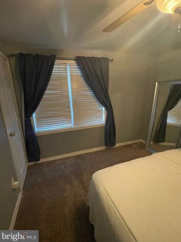 340 3rd Ave, Gloucester, NJ 08031-1356