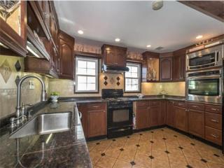 3 Joseph St, Sayreville, NJ 08872-1524