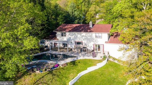 18509 Cabin Rd, Triangle, VA 22172-1502