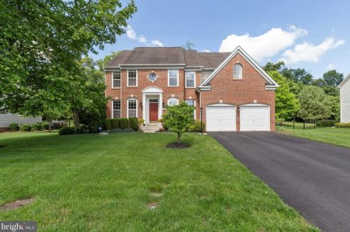 5020 Signature Ct, Haymarket, VA 20169-2674