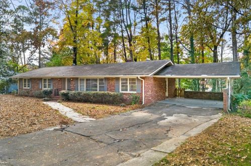 5820 Greenbrier Rd, Atlanta, GA 30328-5216