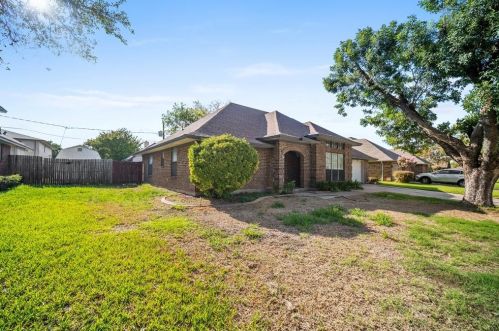 5637 Guadalajara Dr, Fort Worth TX  76180-6555 exterior