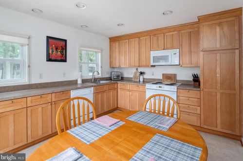 4935 Chestnut St, Shady Side MD 20764-9661 exterior