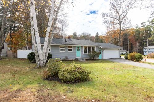 2 Spruce Dr, Dover, NH 03820-4434