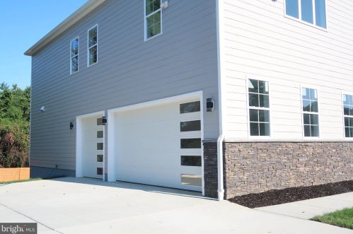 7016 Ridgeway Dr, Springfield VA  22150-3028 exterior