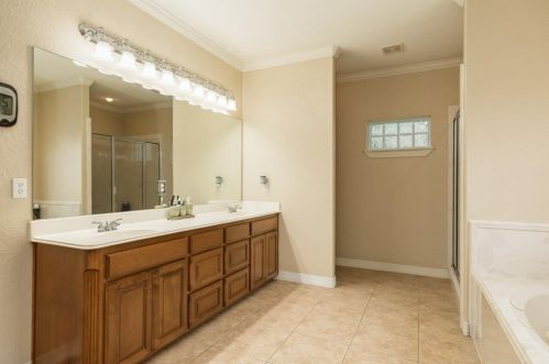 359 Westwood Rd, Angleton TX 77515-7468 exterior