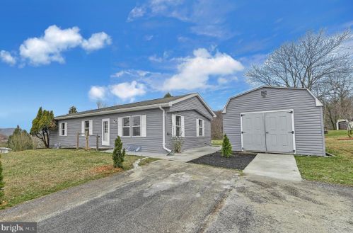 2415 Croll School Rd, York, PA 17403-9694