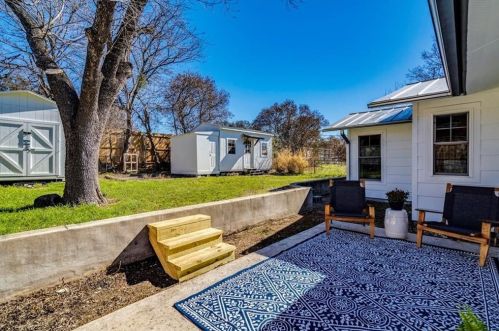 2425 Euclid Ave, Austin TX  78704-5419 exterior