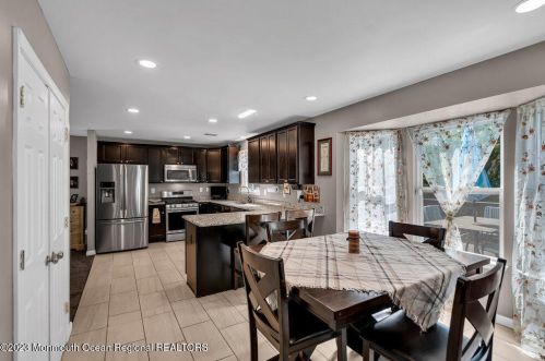 23 Maxim Ct, Jackson Twp, NJ 08527-3893