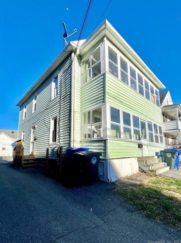 22 Field St, Torrington, CT 06790-4934