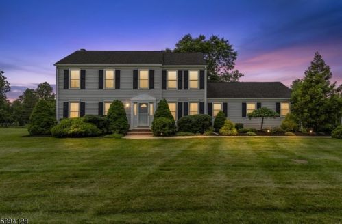 7 Wales Ct, Annandale, NJ 08801-3336