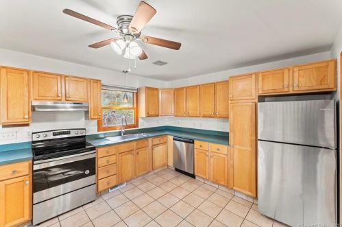 11 Longview Ter, Sandy Hook CT  06482-1239 exterior