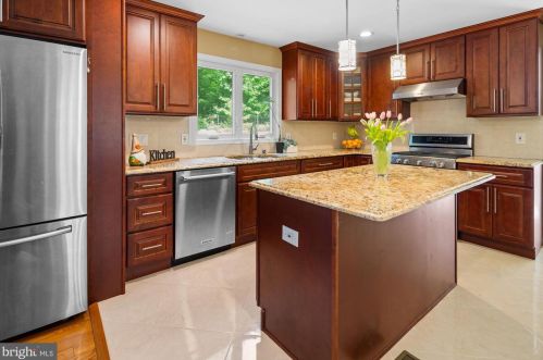 1063 Stuart Rd, Princeton NJ  08540-1219 exterior