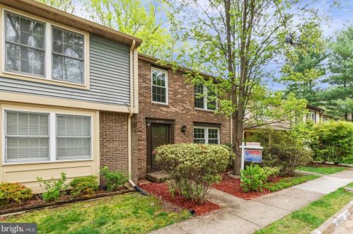 2335 Middle Creek Ln, Herndon, VA 20191-2725
