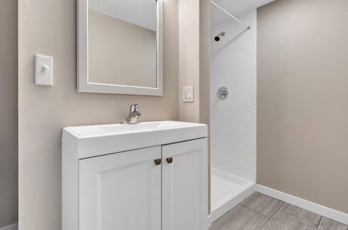 8 Captains Watch, Huntington CT  06484-5914 exterior