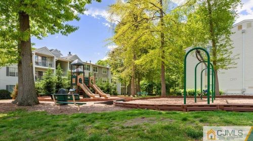 16 Willow Ct, Trenton NJ 08619-4626 exterior