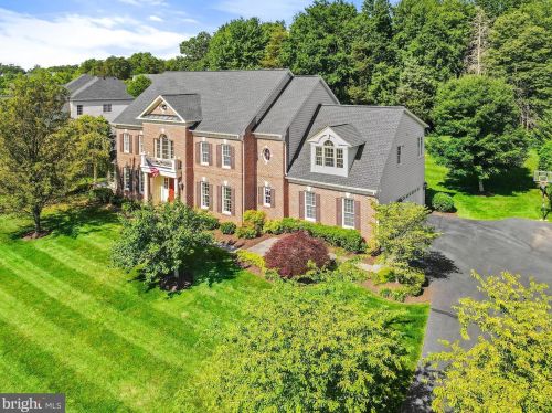 5528 Roan Chapel Dr, Haymarket, VA 20169-2692