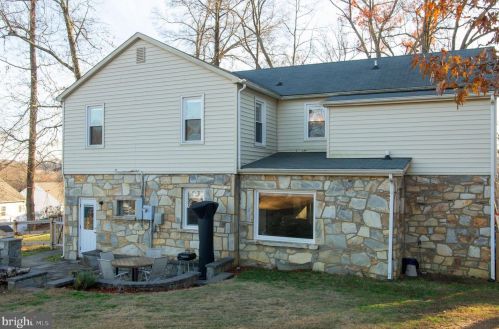 19201 Cardinal Heights Rd, Triangle VA  22172-2406 exterior